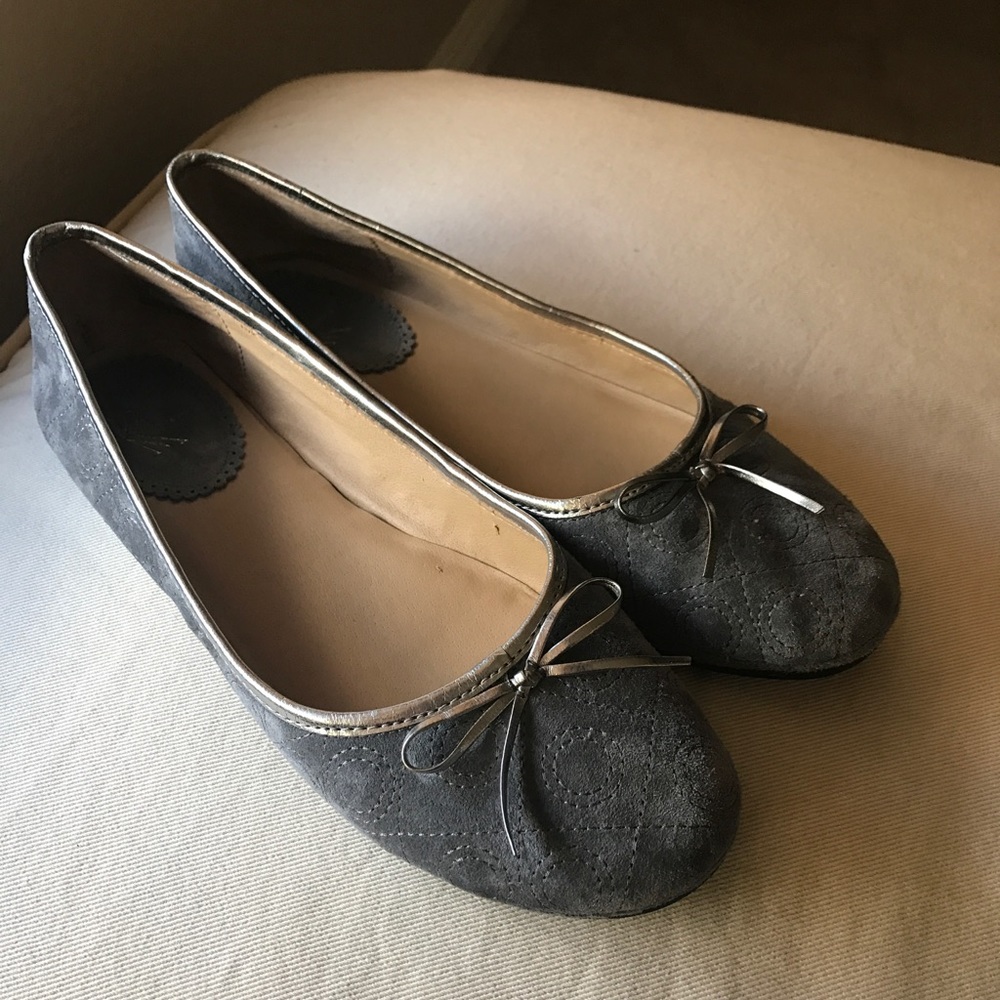 White Mountain suede ballet flats